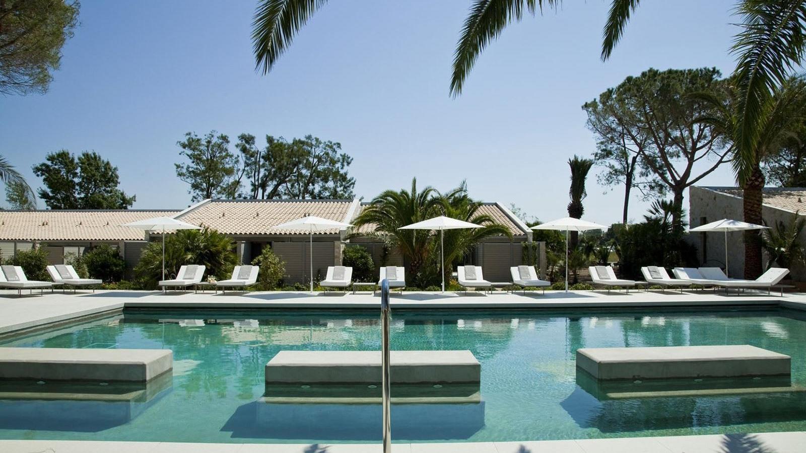 The swimming pool is at the heart of your Hotel Sezz Saint-Tropez